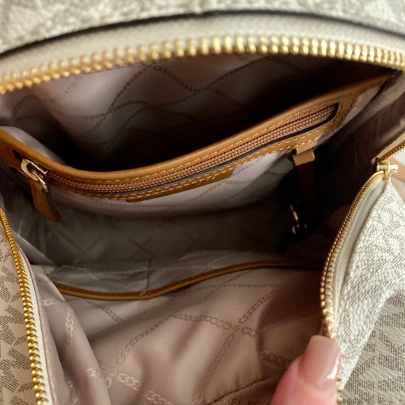 MK bag and wallet set - Picture 8 of 8